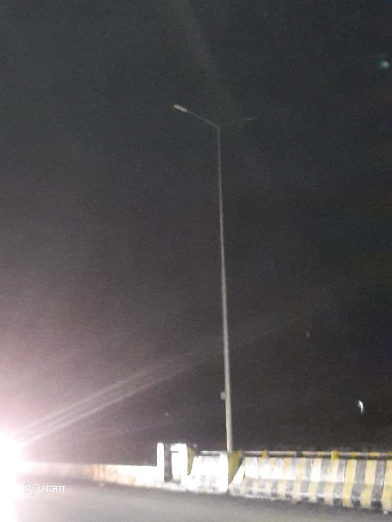 10 वें दिन में ही खोखसा ओवरब्रिज के ६ खंभों के बल्ब फ्यूज