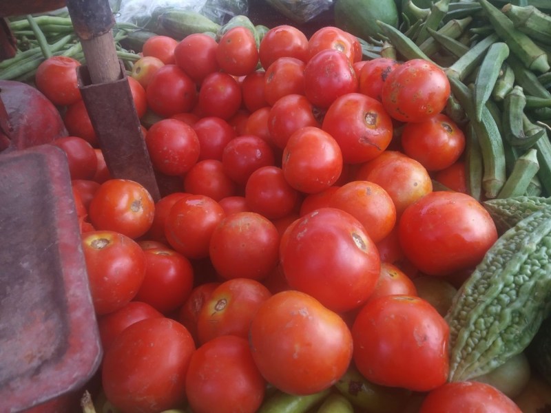 Tomato Price: दो किलो से अधिक टमाटर खरीदने पर दर्ज होगी FIR! जानिए किस भाव में मिल रहा टमाटर