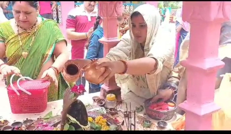 सावन का पहला सोमवार: हर साल तिल-तिल बढ़ते हैं बिलावली के महाकालेश्वर भगवान, सुबह से लगी कतार