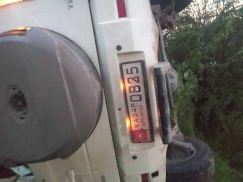 सडक़ हादसा: चालक की मौत, आठ घायल