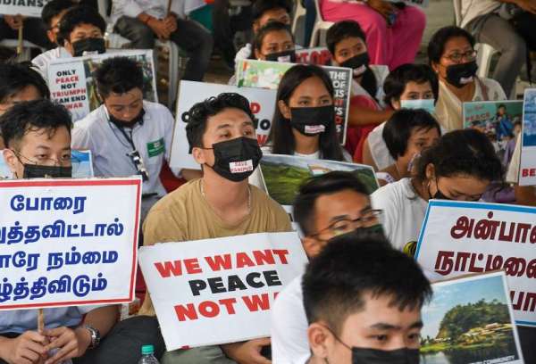  मणिपुर में शांति बहाली की मांग के लिए प्रदर्शन, बच्चे भी हुए शामिल