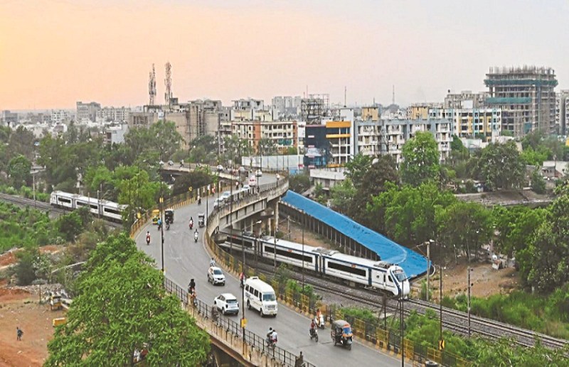 Vande Bharat train passing through Raipur will not cut fare