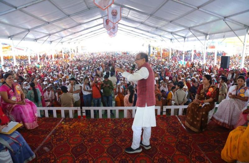 Indore News : लाड़ली बहनों की तादाद ने भैया शिवराज सिंह चौहान का बदला अंदाज