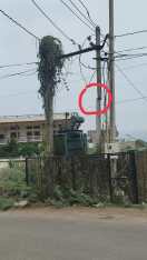 धौलपुर के इस शहर में 70 साल बाद भी नहीं बदले गए बिजली के पोल, अब बारिश में करंट मार रहे जर्जर पोल