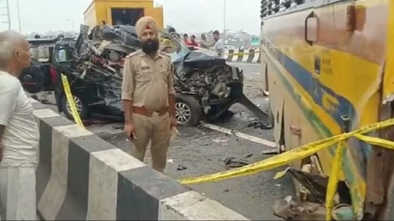 मेरठ से खाटू श्याम जा रहे एक ही परिवार के छह लोगों की सड़क हादसे में मौत, गाजियाबाद में बस ने मारी TUV मेें टक्कर