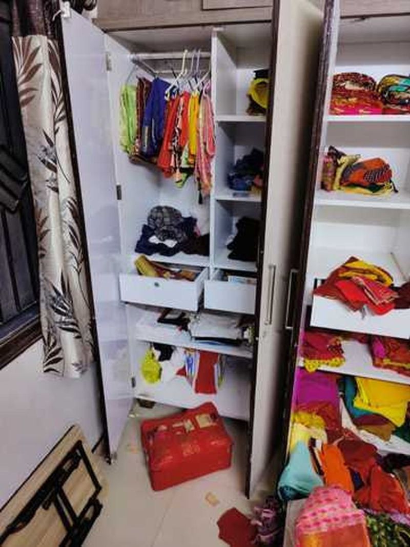 मकान में चोरी, तिजोरी में रखे गहने व नकदी पार