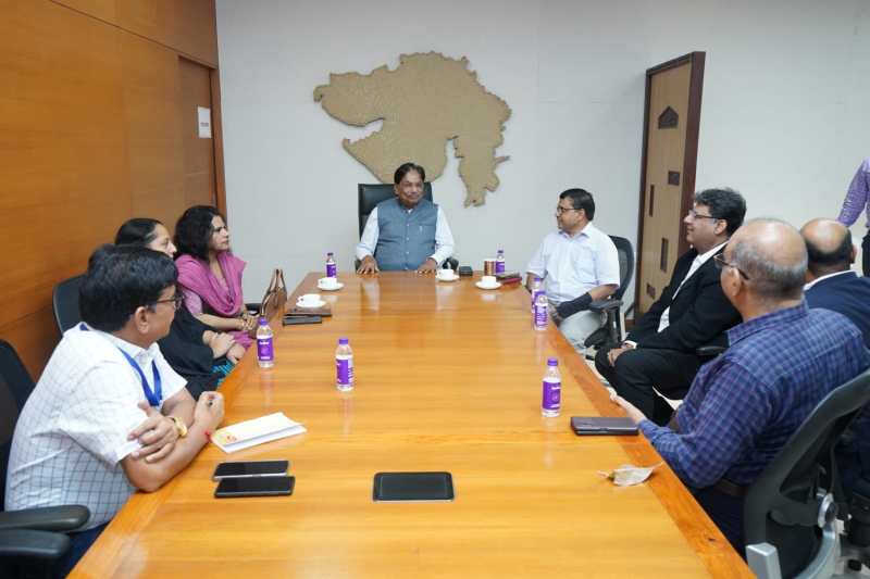 Gujarat: गुजरात सरकार ने बढ़ाई आयुष्मान कार्ड की लाभ सीमा, 10 लाख तक का मिलेगा मुफ्त इलाज