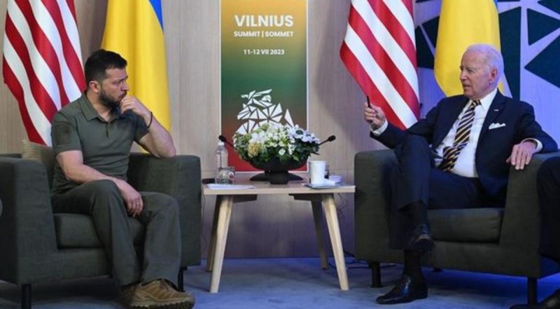 biden_talks_to_zelenskyy.jpg