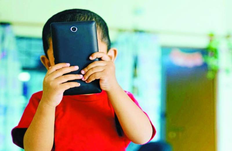 child_phone_habbit.jpg