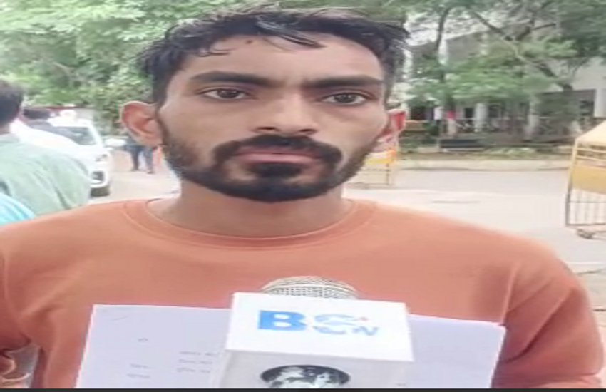 नौकरी मिलने के बाद वर्दीवाली ने एक्स बॉयफ्रेंड को थाने बुलाकर पिटवाया