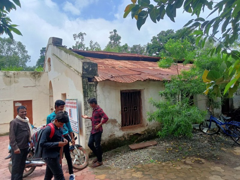 पत्रिका स्पॉट लाइट : गुना जिले में एक ऐसा स्कूल, जहां बारिश होने पर करनी पड़ती है बच्चों की छुट्टी