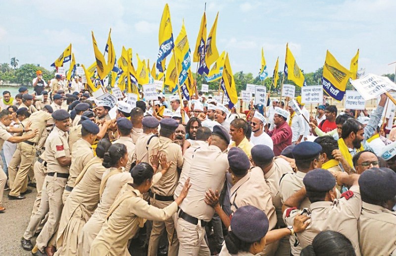 5 Big demonstration, someone asked for loan for tomatoes