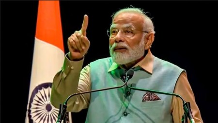 pm_modi_addresses_indian_diaspora_in_paris.jpg