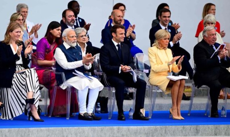 pm_modi_at_bastille_day_parade.jpg