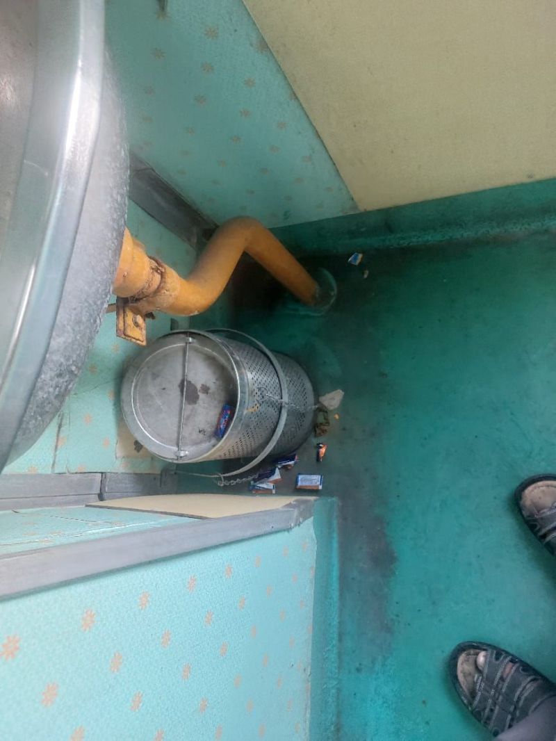 Passengers upset due to late arrival of Indore-Rewa train