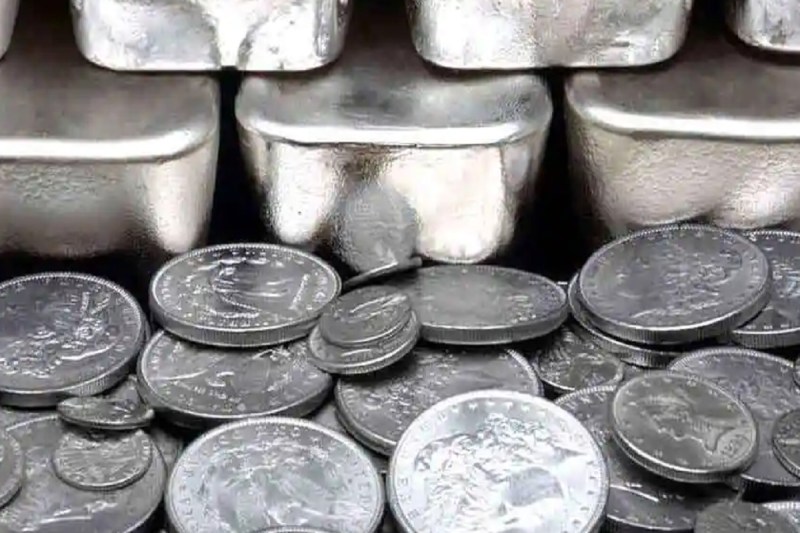 Silver Price: चांदी के दामों में तोड़े तेजी के सारे रिकॉर्ड...एक बार फिर पार किया 77 हजार का आंकड़ा