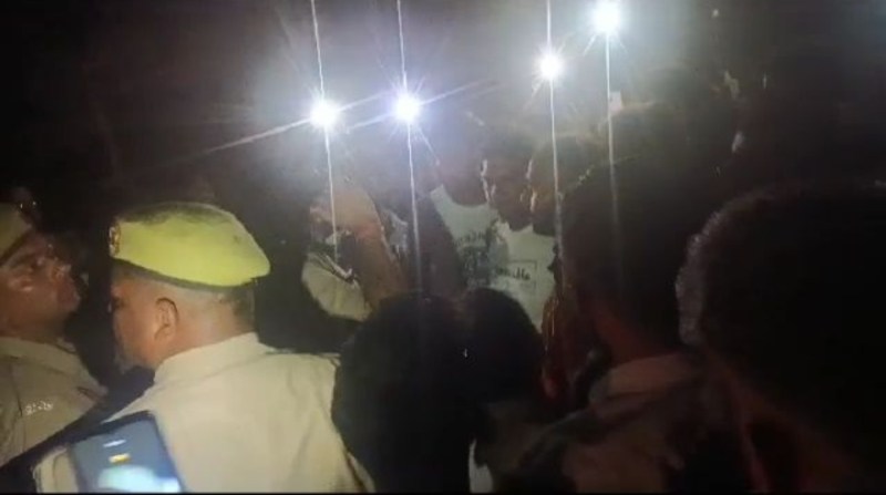 मेरठ में हाईटेंशन लाइन डाक कांवड़ टकराई, चार कांवड़ियों की मौके पर मौत; 20 झुलसे मौके पर हंगामा और सड़क जाम