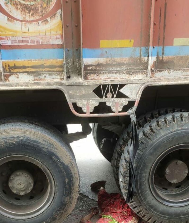ट्रक ने मजदूरी कर रही वृद्धा को कुचला, मौत