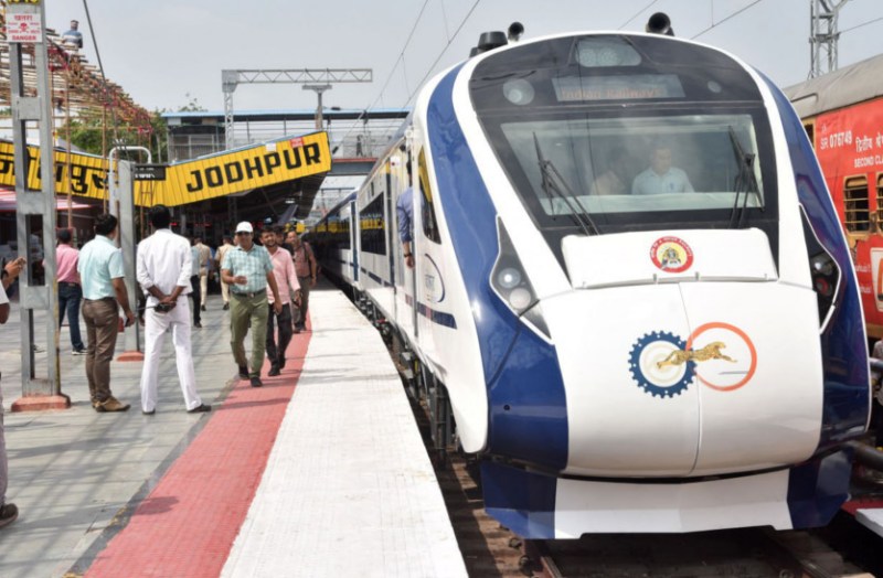 vande_bharat_train.jpg