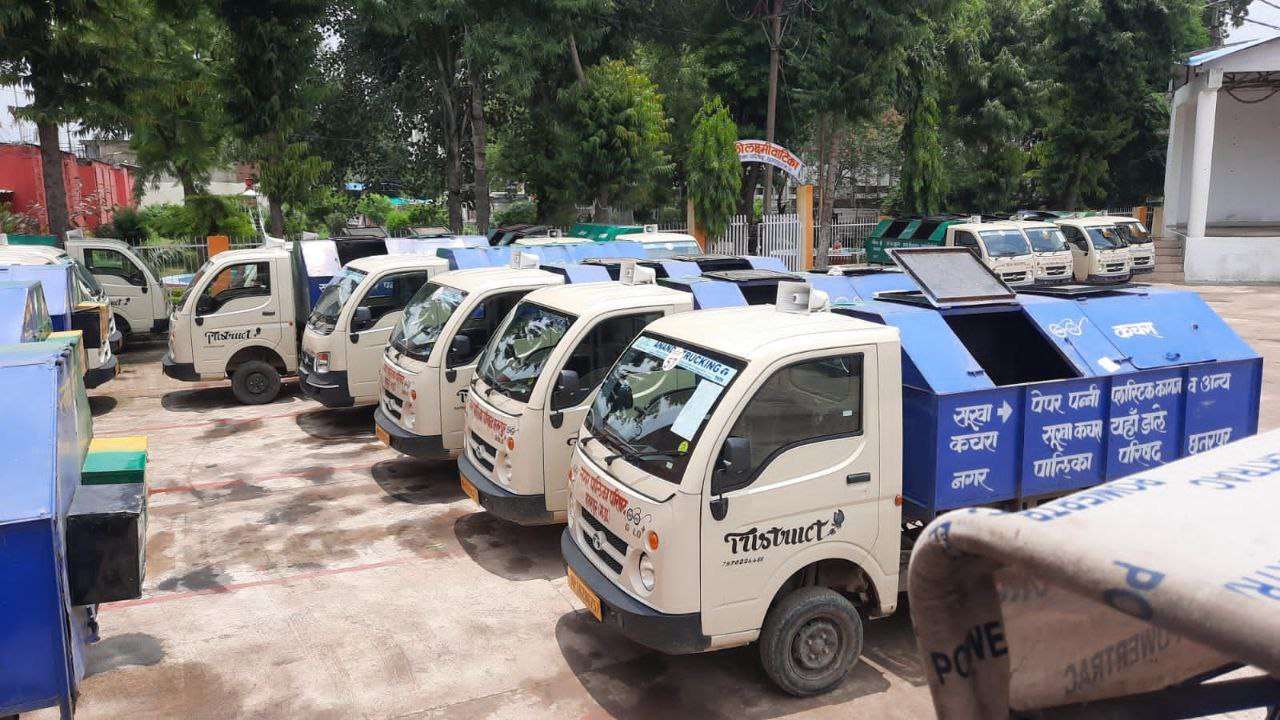 खरीदे गए नए कचरा वाहन