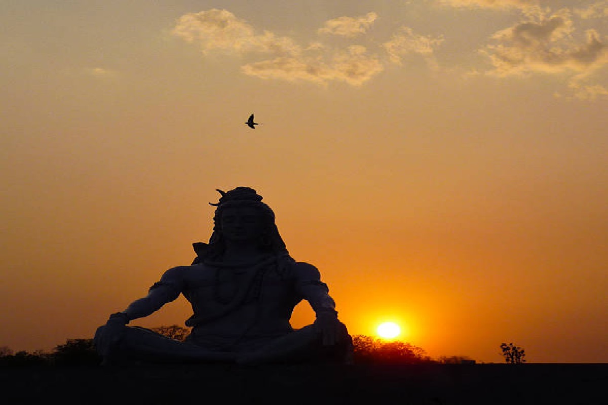 सावन सोमवार- सुबह नहीं कर सकें हैं शिव पूजन, तो ऐसे भी पा सकते हैं भगवान शिव का
पूरा आशीर्वाद