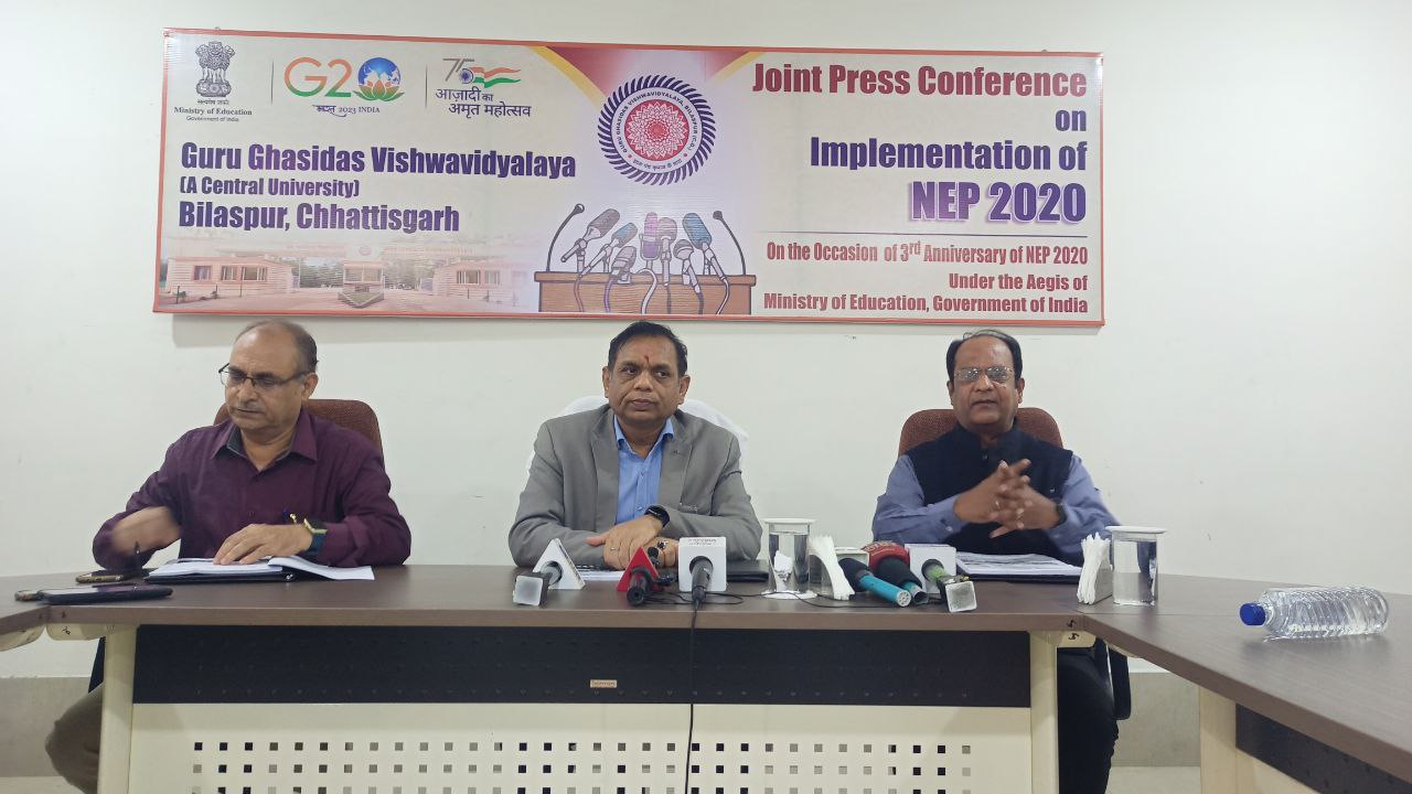 4 साल का डिग्री प्रोग्राम लागू, प्रैक्टिस पर दिया जा रहा जोर: कुलपति प्रो. चक्रवाल