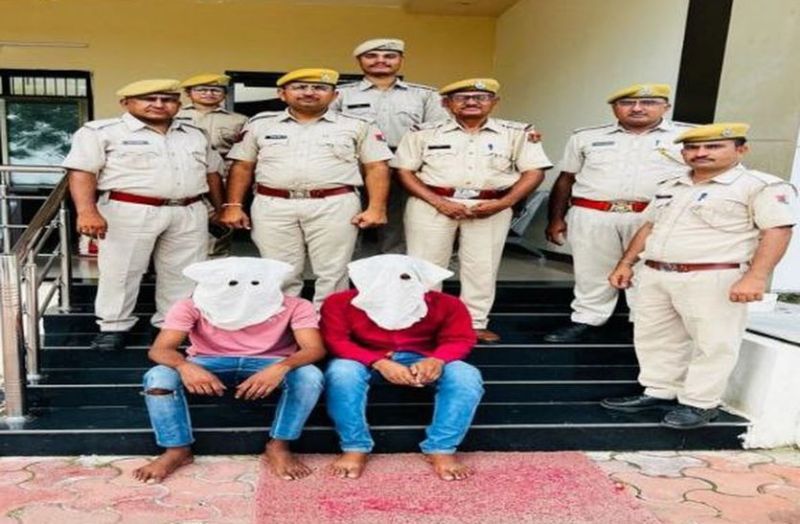 सेल्समैन को बंधक बनाकर शराब की पेटियां लूटने के मामले में दो आरोपी गिरफ्तार