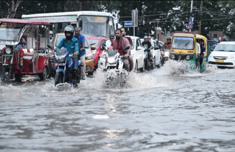 Weather Update :12 जिलों में ताबड़तोड़ बारिश का येलो अलर्ट जारी, विभाग की चेतावनी, 24 घंटे में एक्टिव होगा एक और सिस्टम