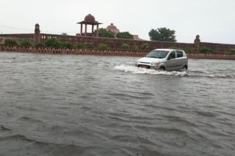Weather Latest Update Heavy Rain Alert 4 District in UP