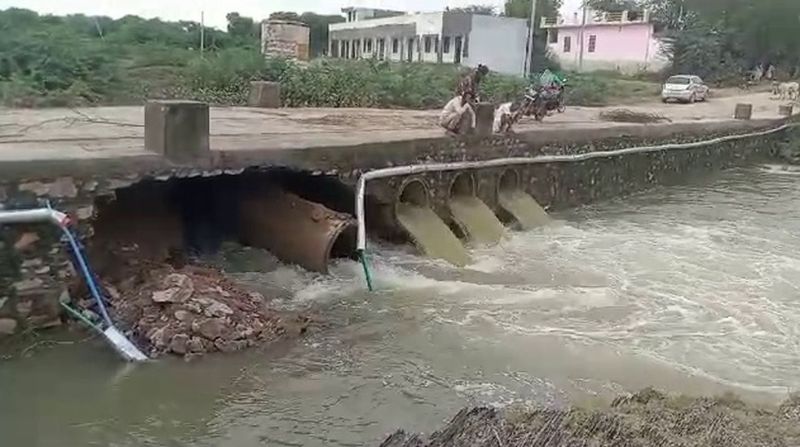 Girl demanded extortion showing obscene pictures in Lucknow