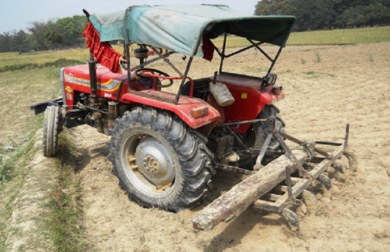 ट्रेक्टर से कुचलकर जान से मारने की कोशिश