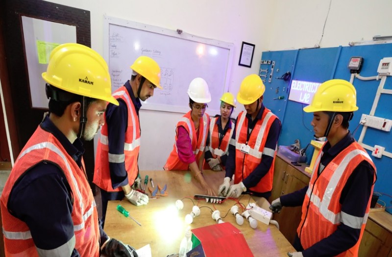 युवाओं के बेहतर भविष्य को तैयार कर रहे है जिंक कौशल केंद्र