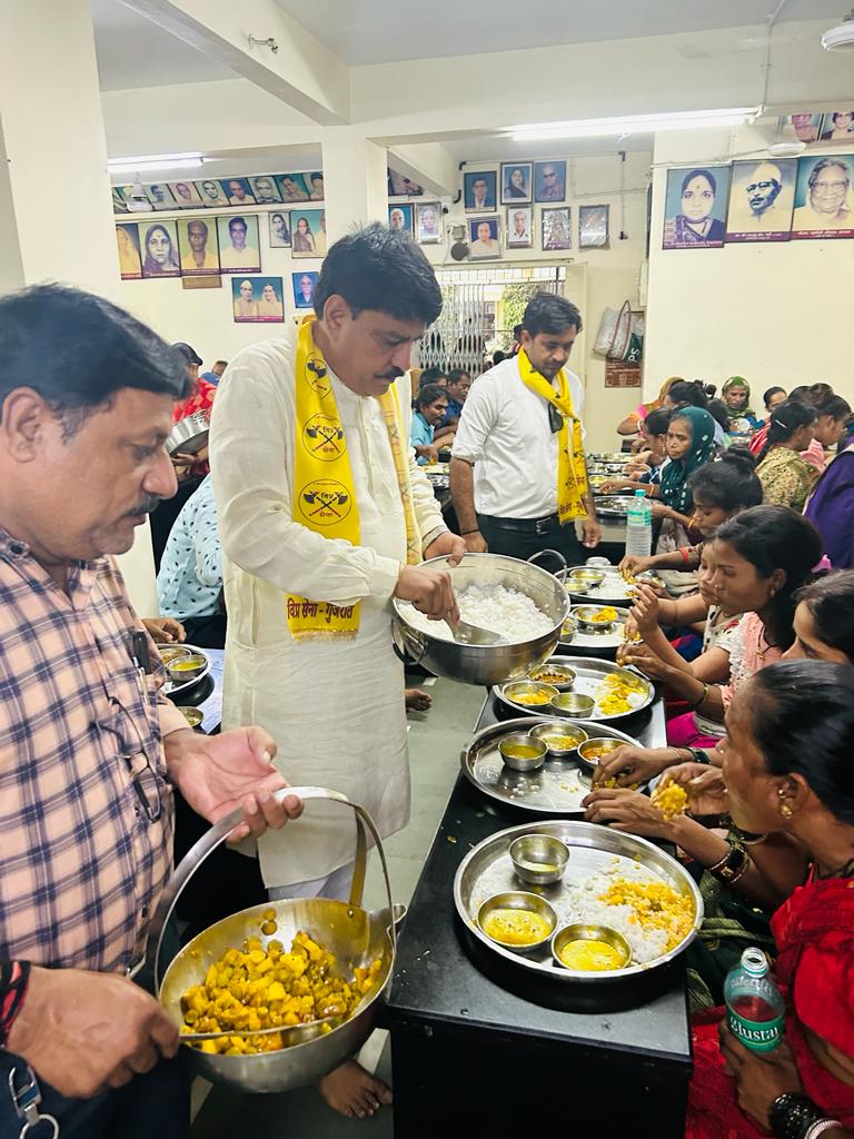 SURAT NEWS DAYRI: विप्र सेना स्थापना दिवस को सेवा पर्व के रूप में मनाया