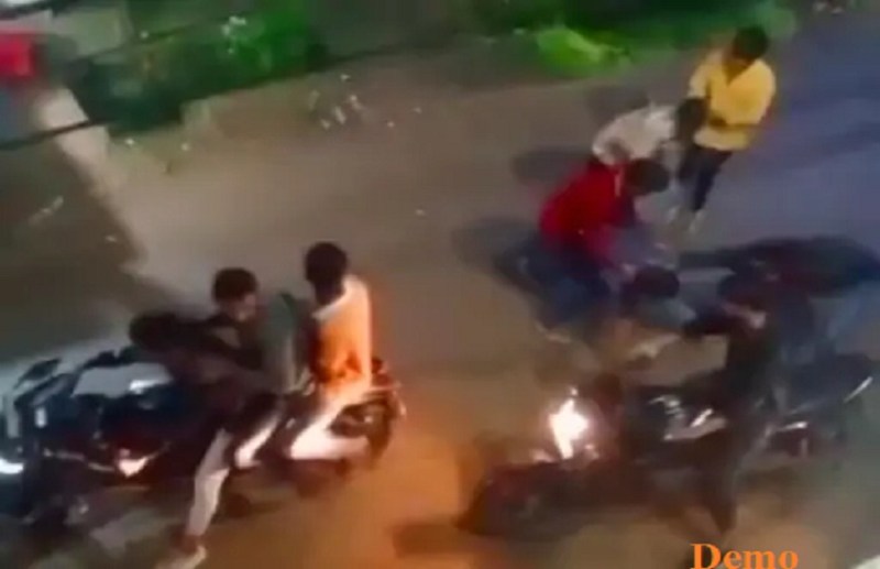 When the shopkeeper asked for money, he was beaten fiercely