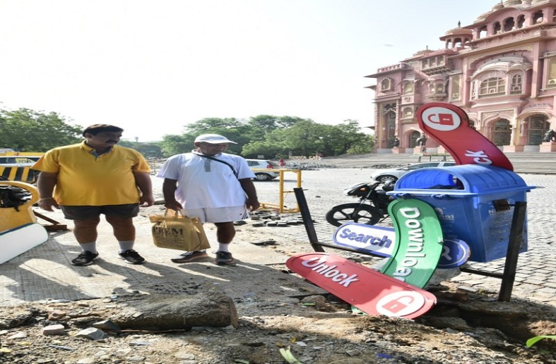 स्मार्ट लॉक स्क्रीन के उपयोग से अनलॉक, डाउनलोड या सर्च करने की जरूरत नहीं