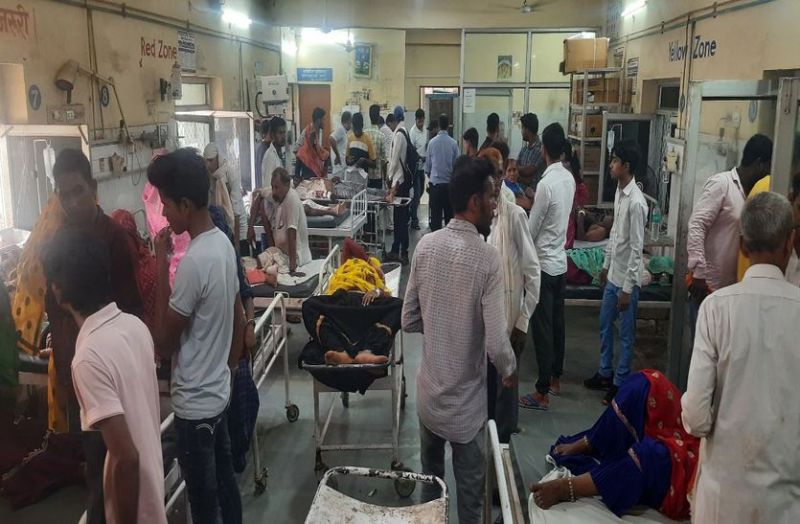 बेकाबू जीप सड़क से कूदी और मच गई चीख-पुकार