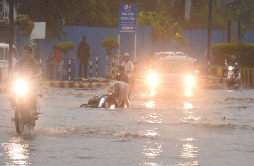 Indore News : दो घंटे में ढाई इंच बारिश, शहर लबालब