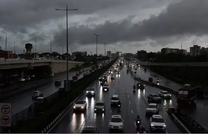 IMD Weather Forecast : कुछ देर में दिखेगा बारिश का विकराल रूप, 6 घंटे में तैयार हो रहे 2 खतरनाक चक्रवात, रेड अलर्ट