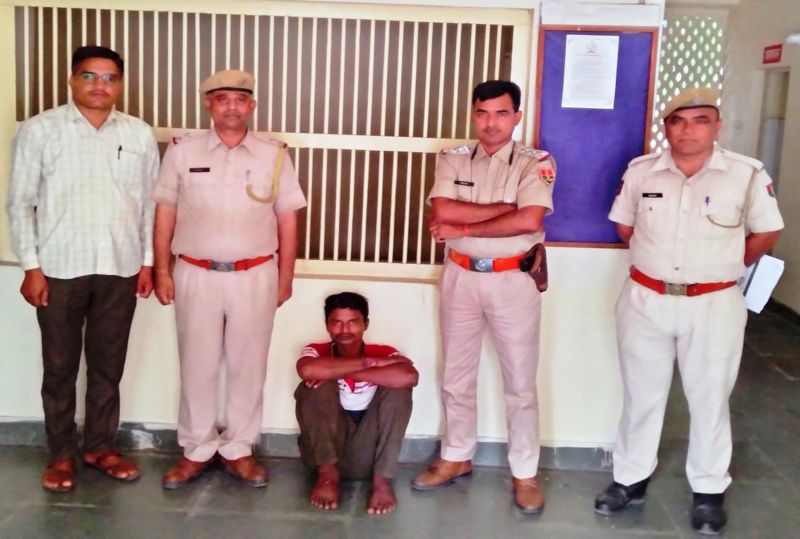 नकबजन गिरफ्तार, ढाई लाख के सोने चांदी के जेवरात बरामद