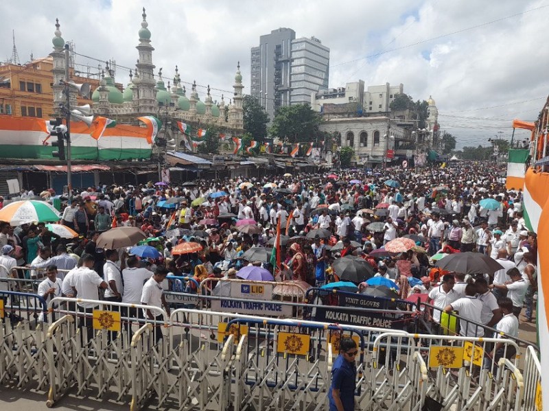 पीएम के चेहरे की कश्मकश के बीच ममता का बड़ा ऐलान