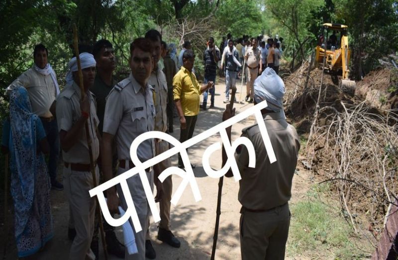 The encroachment which became a hindrance in the construction of the drain was removed, some people protested....watch video