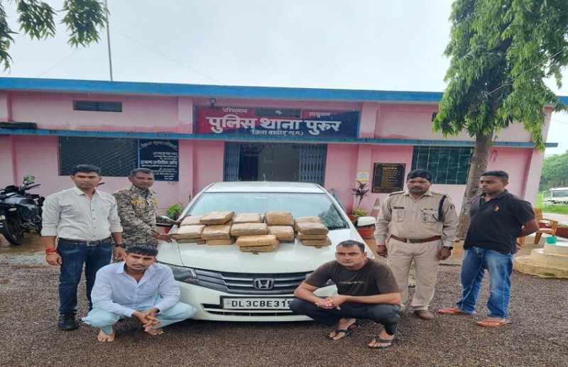Ganja was being taken from Odisha to Agra, two arrested