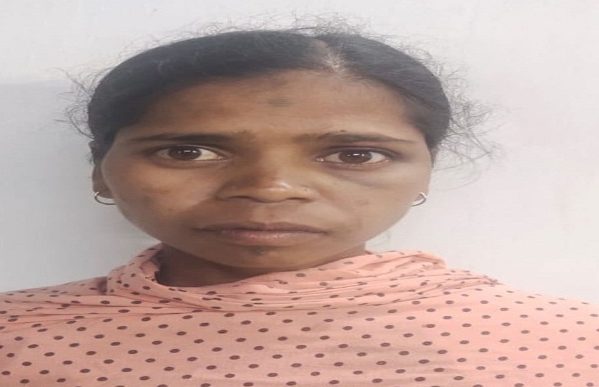 Drunk wife kills husband by hitting him with an axe, dies