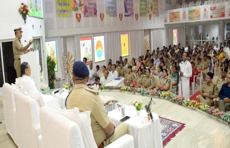 राजयोग सत्र में प्रशिक्षण के बाद शहर के 150 पुलिसकर्मियों के व्यवहार में आया बदलाव