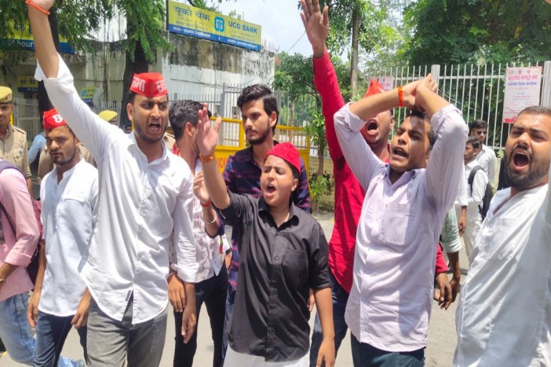 फूंका पीएम मोदी का पुतला