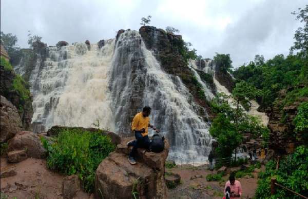 पर्यटक नजारा देख हो जाते है मंत्रमुग्ध 