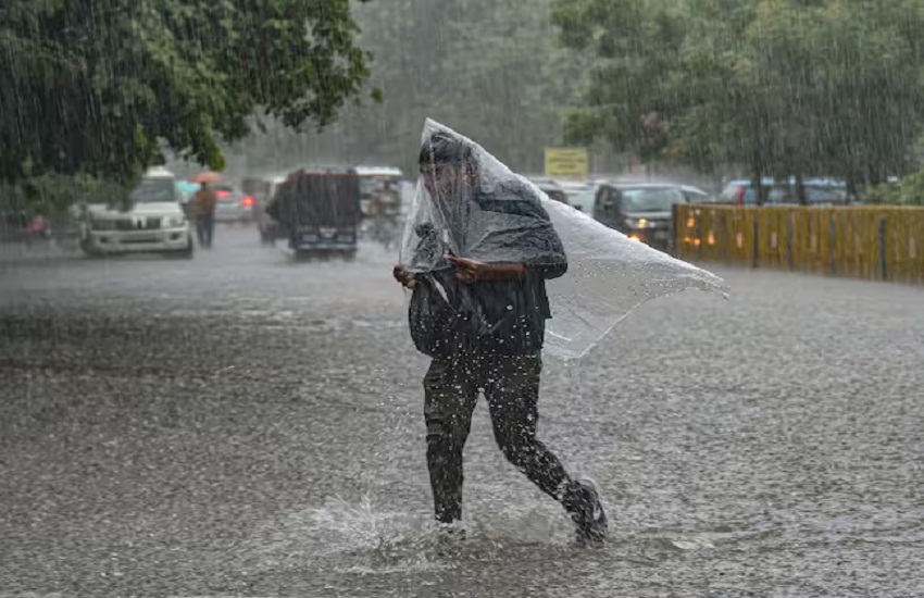 Weather Update: There will heavy rain in districts for next 48 hours