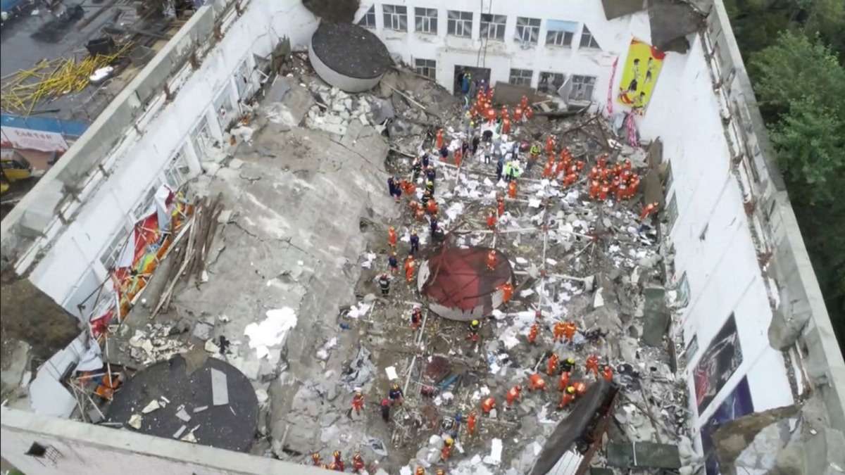 china_school_gym_roof_collapse.jpg