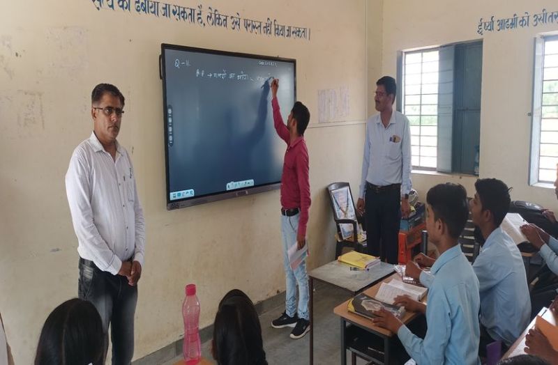 राजस्थान में बड़े निजी स्कूलों को भी मात देता यह सरकारी स्कूल, हाइटेक सिस्टम से हो रही पढ़ाई