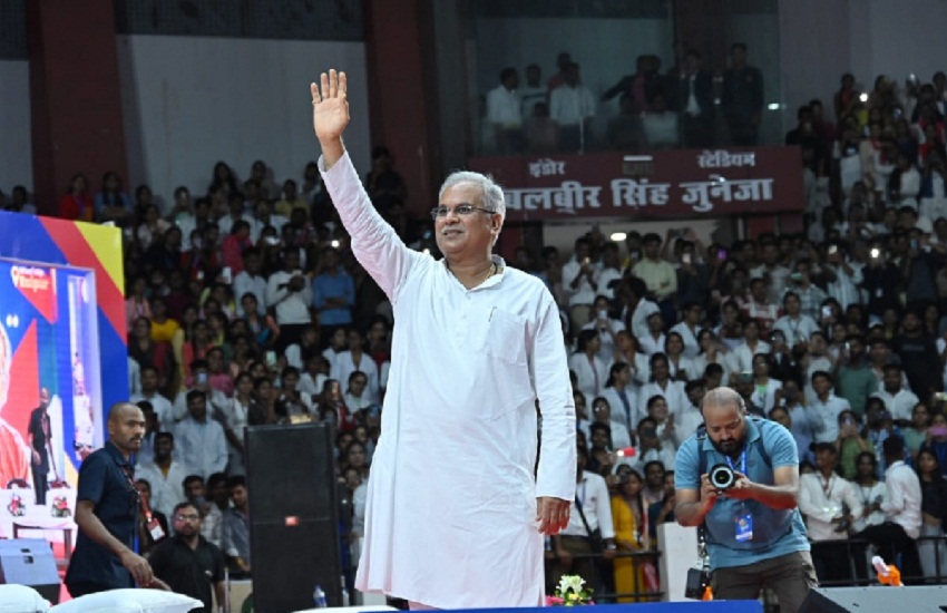 सीएम बघेल ने की बड़ी घोषणा, छत्तीसगढ़ी में पढ़ाई करने वालों को मिलेगी सरकारी नौकरी, गांव में भी होगी डेंटिस्टों की सुविधा